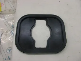 Lagerdeckel oben B1026 Mercedes Benz W111 Gummideckel Verkleidung Deckel - Bild 4