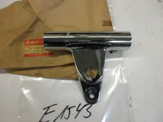 E1543. Suzuki GS 450 L Lampenhalter 51530-44210 vorne rechts Scheinwerferhalter - Bild 2