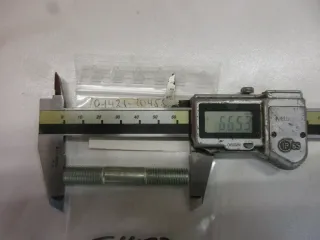 E1452 Suzuki RM 250 Schraube Stehbolzen 01421-10458 Zylinder M10 x 45 mm Motor - Bild 3
