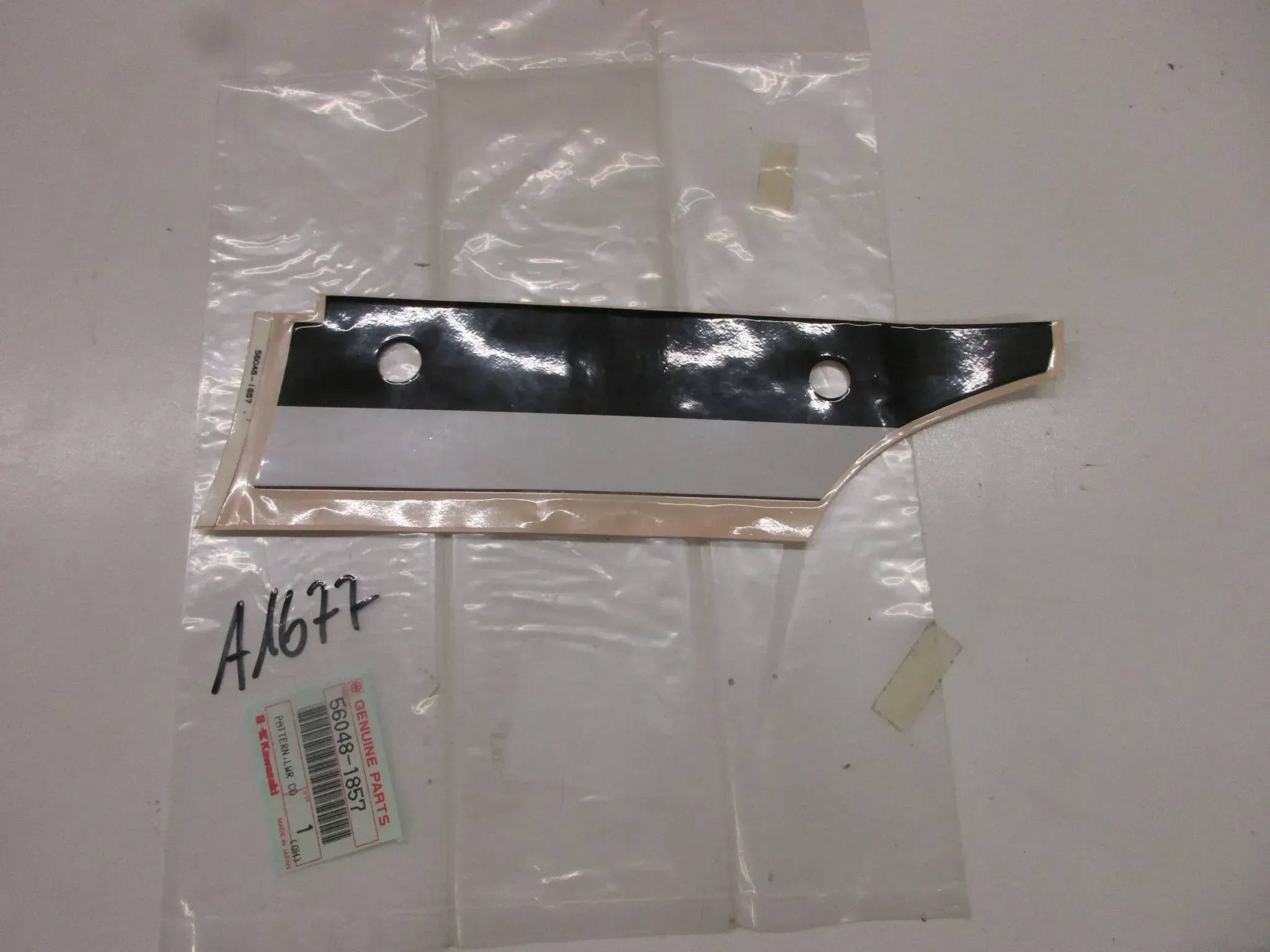 A1677 Kawasaki GPX 600 R Aufkleber Verkleidung Emblem 56048-1857 Dekor Original - Bild 1