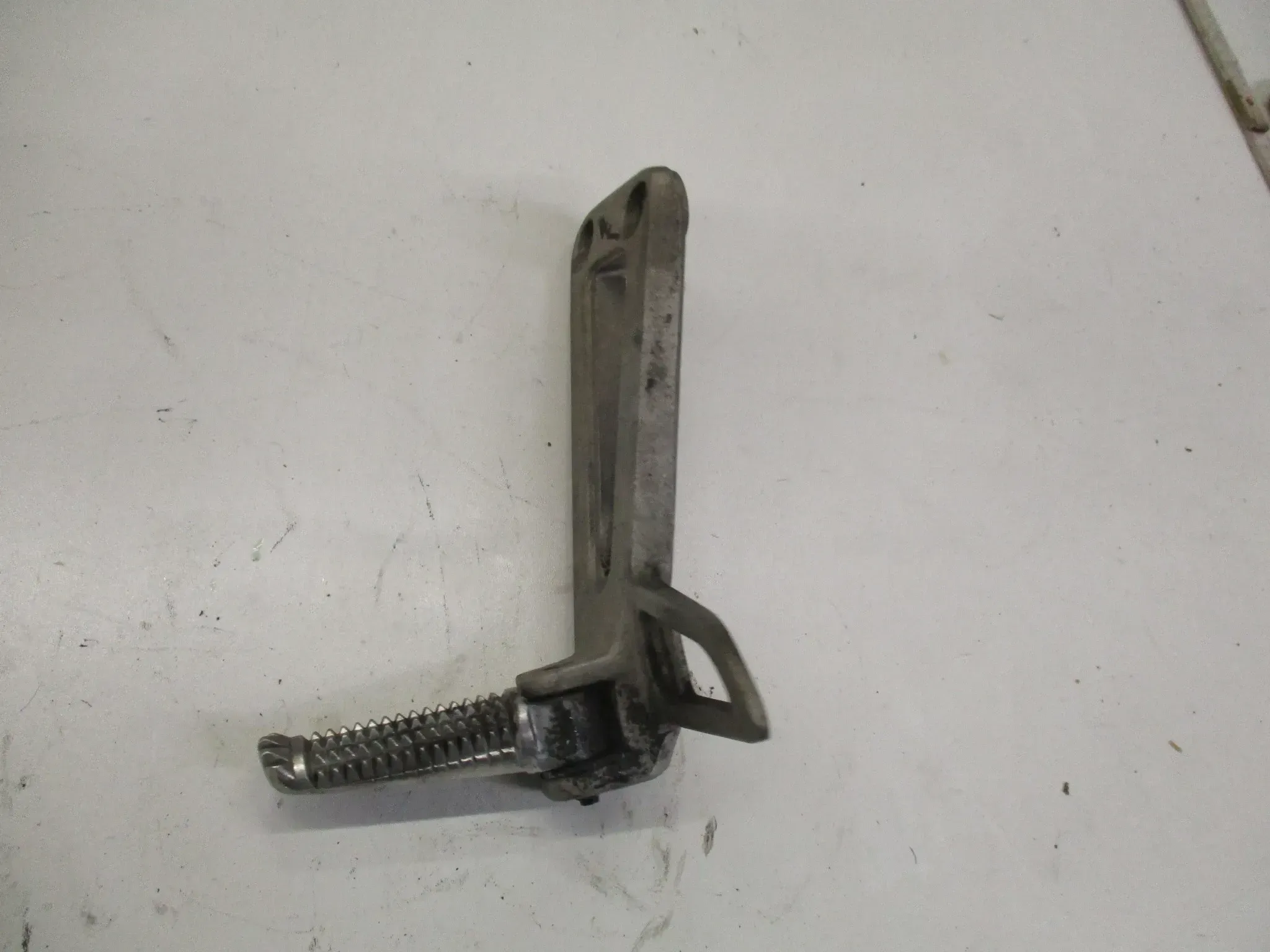 1. Yamaha TDR 125 5AN Bj97 Fußraste hinten links Fußrastenhalter - Bild 1