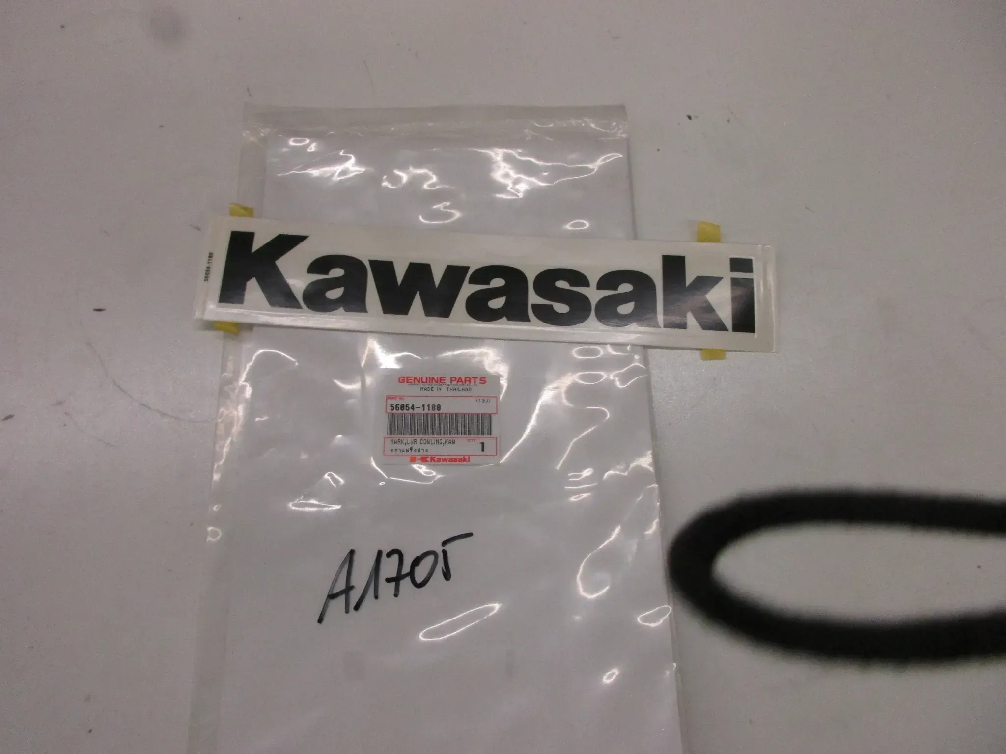 A1705 Kawasaki EX 300 A Ninja Aufkleber Verkleidung Emblem 56054-1180 Dekor Original - Bild 1