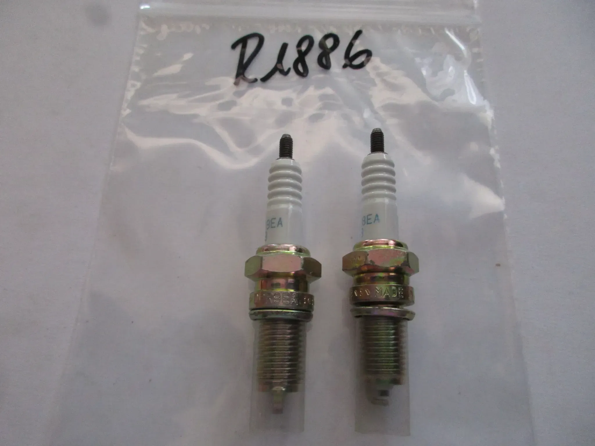 R1886 NGK DPR9EA Kawasaki Yamaha Suzuki Zündkerze Motor Ø 14 mm - Bild 1