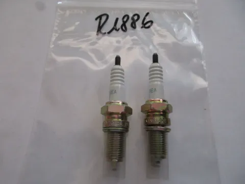 Background image for R1886 NGK DPR9EA Kawasaki Yamaha Suzuki Zündkerze Motor Ø 14 mm