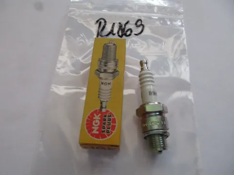 Background image for R1869 NGK B9HCS Simson Sachs Piaggio Zündkerzen Ø 14 mm Oldtimer Motor