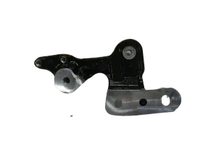 J572 Harley Davidson Low Rider Street Bob M8 Fußrastenhalter rechts Auspuffhalter rechts Fussraste - Bild 2