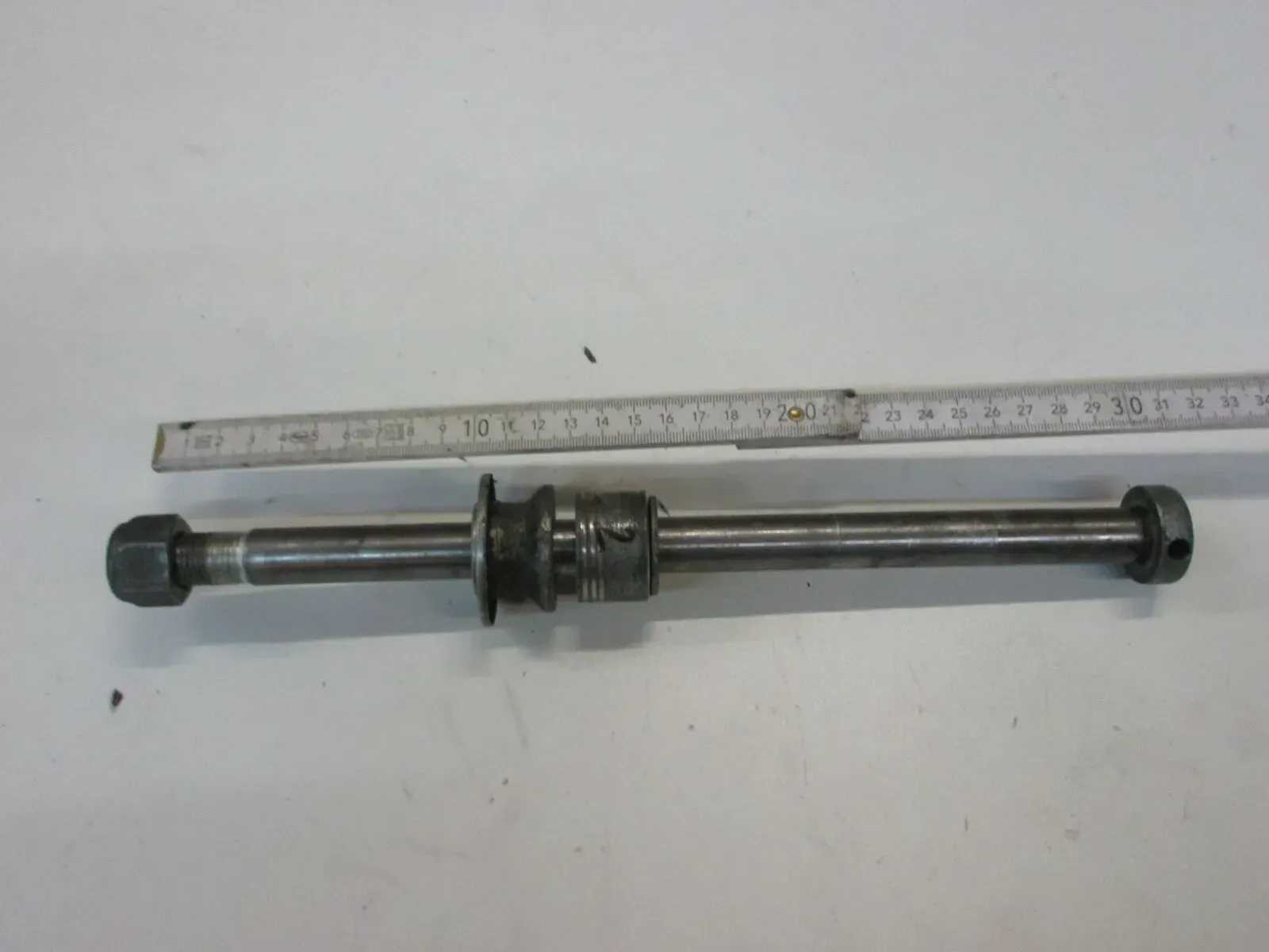 O. Suzuki GS 550 E_D Steckachse hinten (2) Achse Hinterrad Felge axle wheel - Bild 1