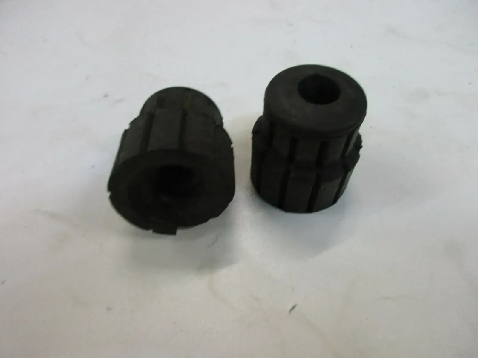 O1. Honda CM 400 T NC 01 Dämpfer Gummidämpfer Rahmen Verkleidung Vibrationsgummi - Bild 1