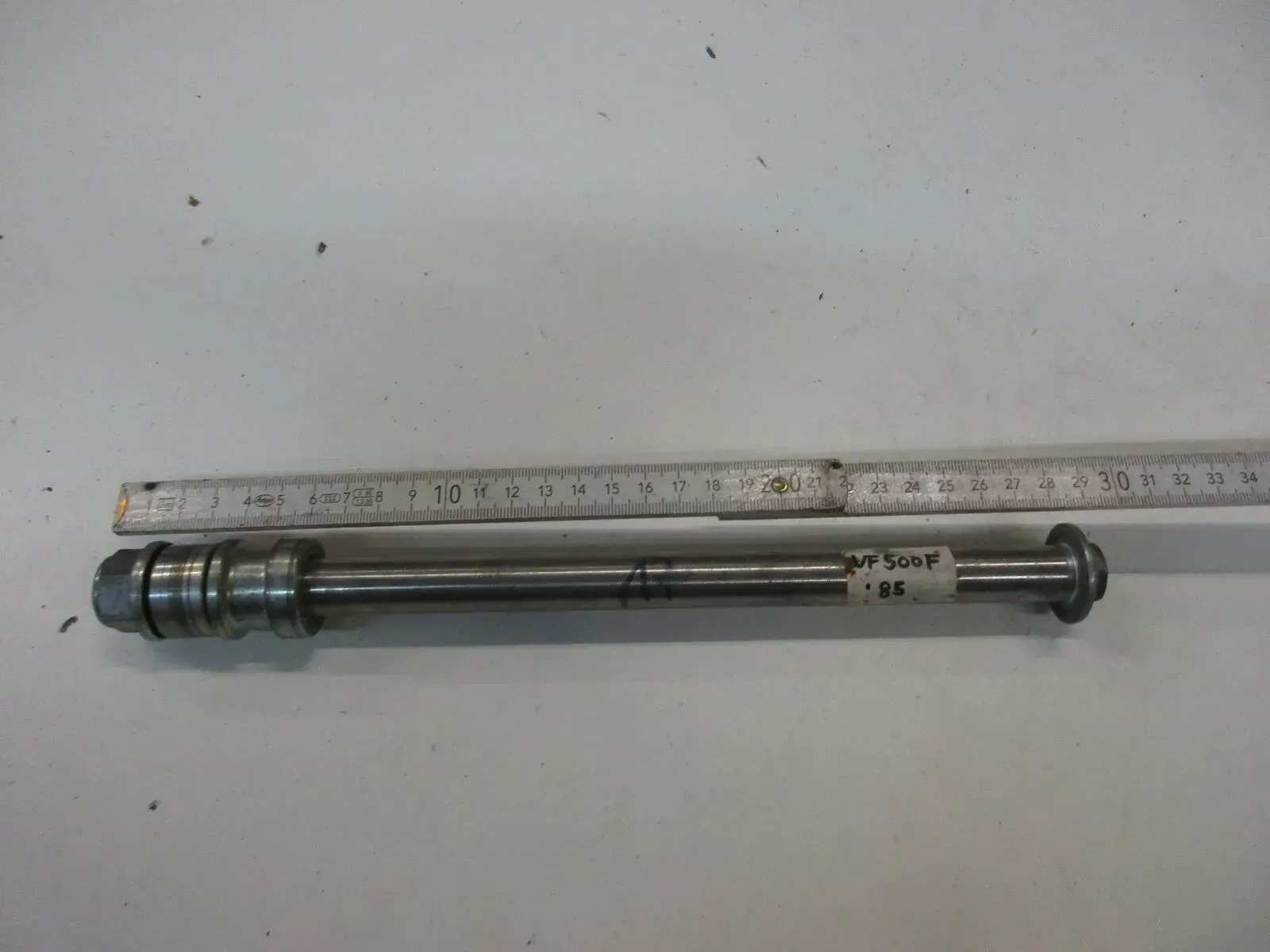 O. Honda VF 500 F PC 12 Steckachse hinten Achse Hinterrad Felge wheel axle - Bild 1