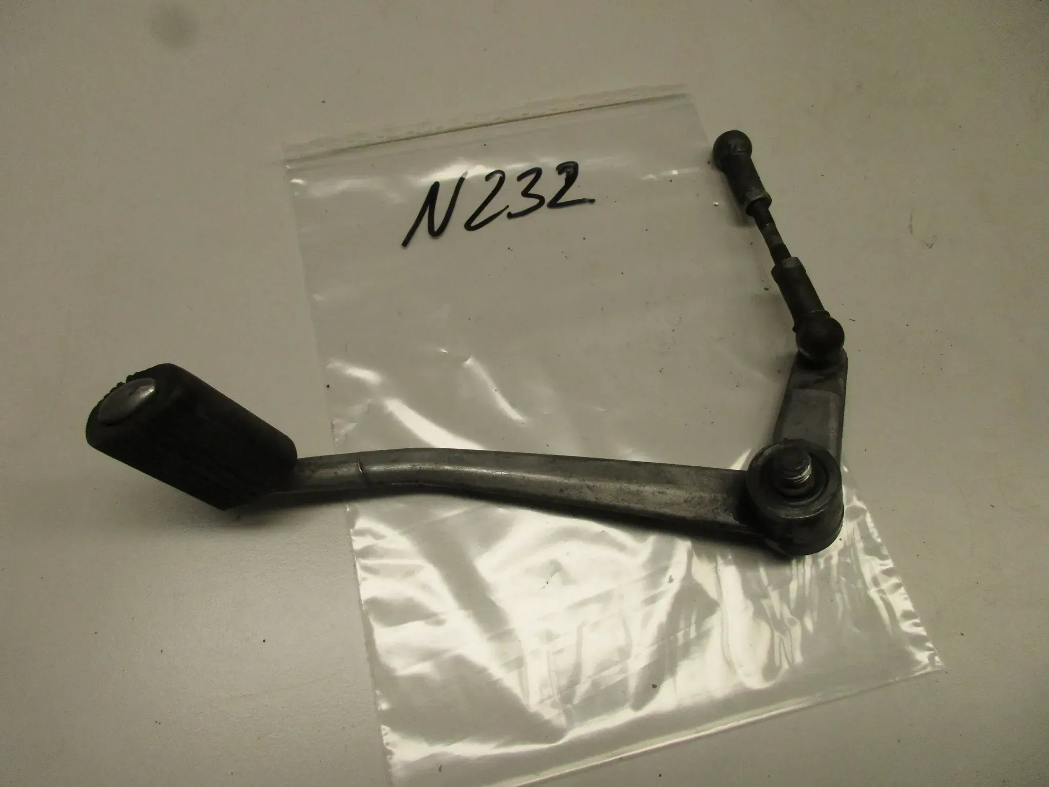 N232 BMW R80_100 RT Schalthebel Ganghebel Gangschaltung Bolzen - Bild 1