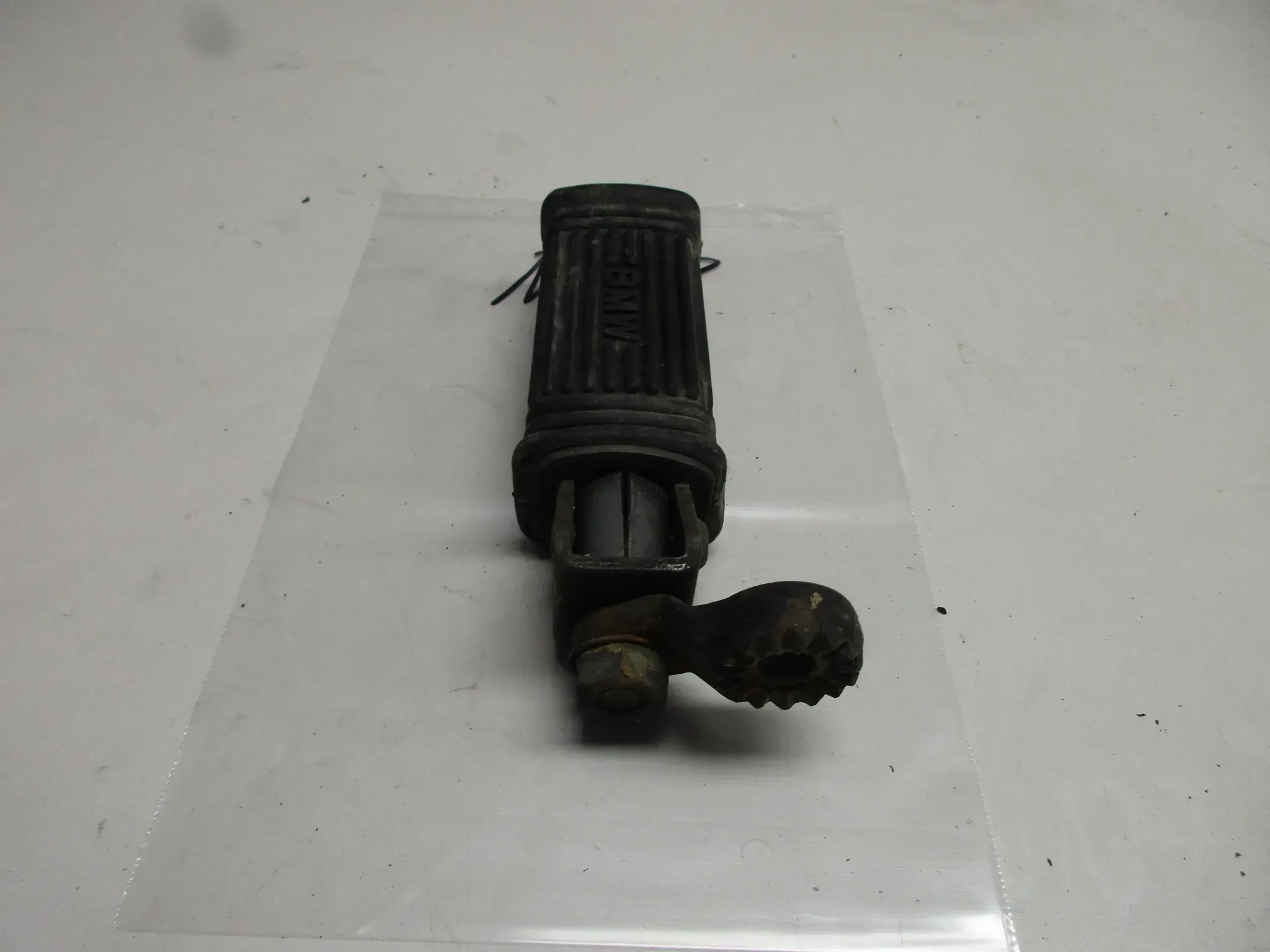 N198 BMW R 80_100 RT Fußraste hinten links Soziusraste footrest - Bild 1