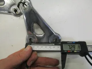 3. Honda GL 1100 SC02 Goldwing Motorhalter Halter vorne rechts links Aufhängung - Bild 2