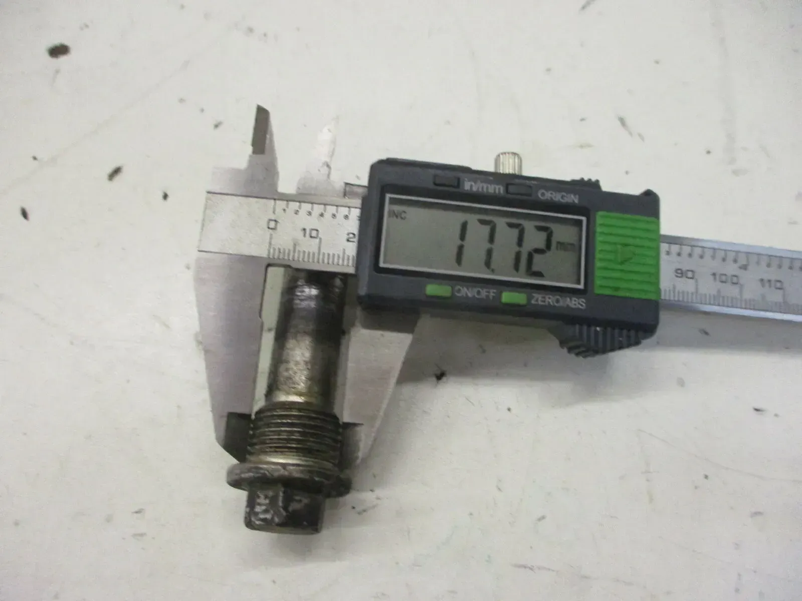 1. Honda NT 650 V RC 47 Deauville Schraube Bolzen Motor M18x68 mm SW14 - Bild 1