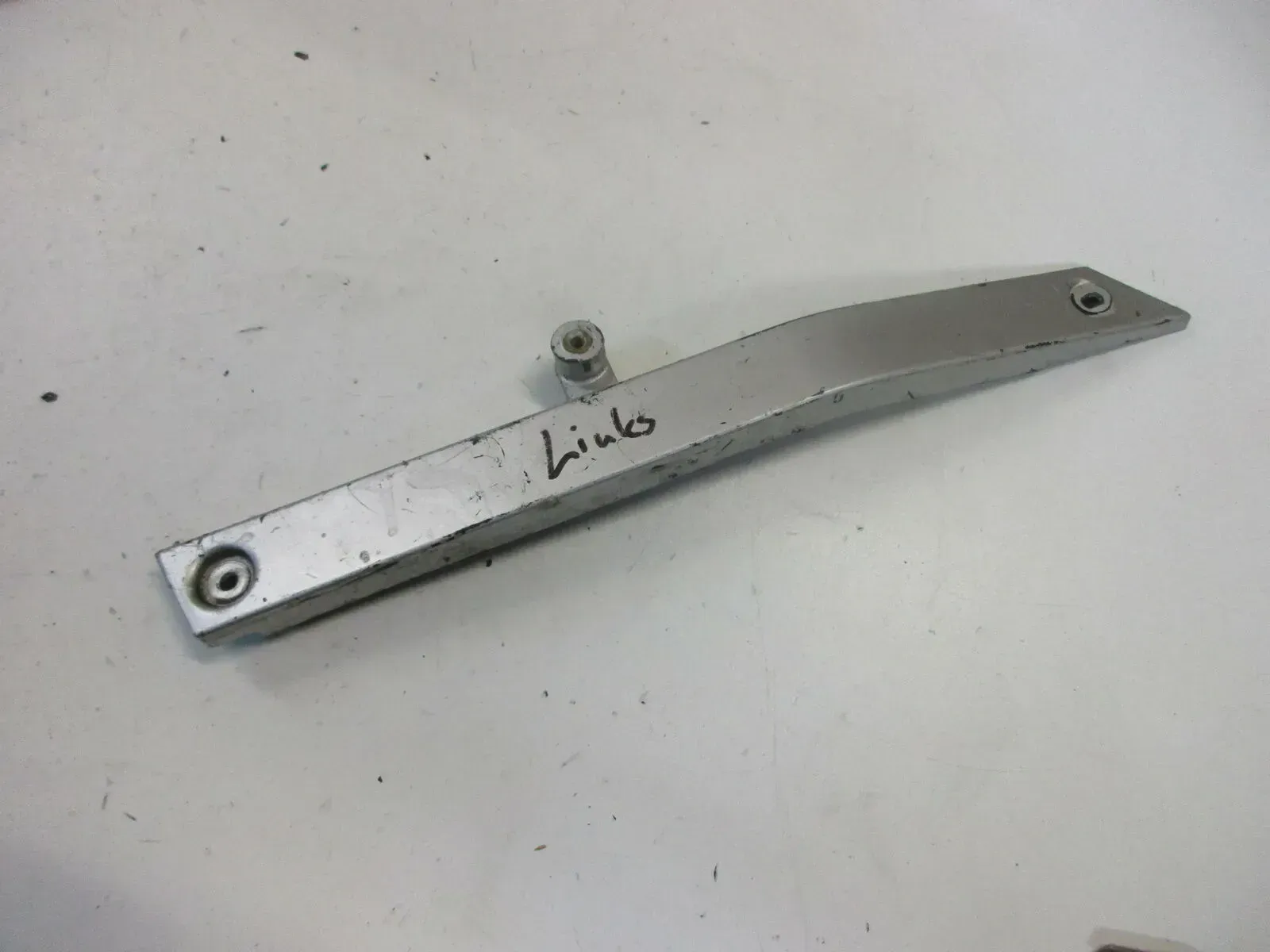 O1. Kawasaki GPZ 600 R ZX600A Verkleidung links Halter Seitenstrebe Blende - Bild 1