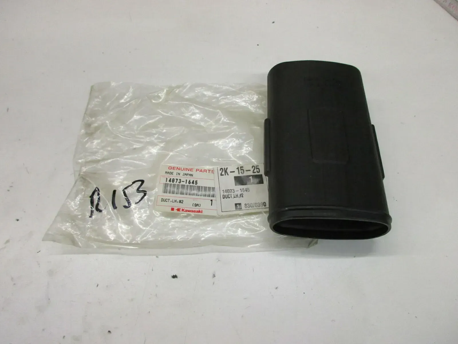 R153. Kawasaki ZX-7 R ZX750 Luftstutzen Ram Air links Ansaugrohr 14073-1645 - Bild 1