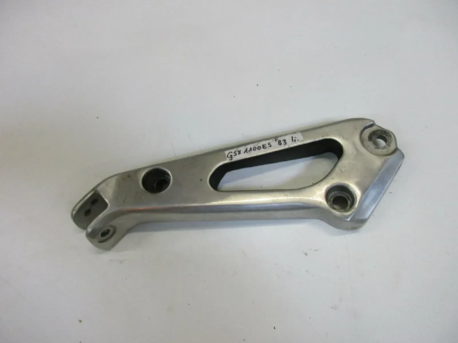 O. Suzuki GSX 1100 ES GU71BD Fußrastenhalter links Fußratsenbrücke Halter - Bild 1