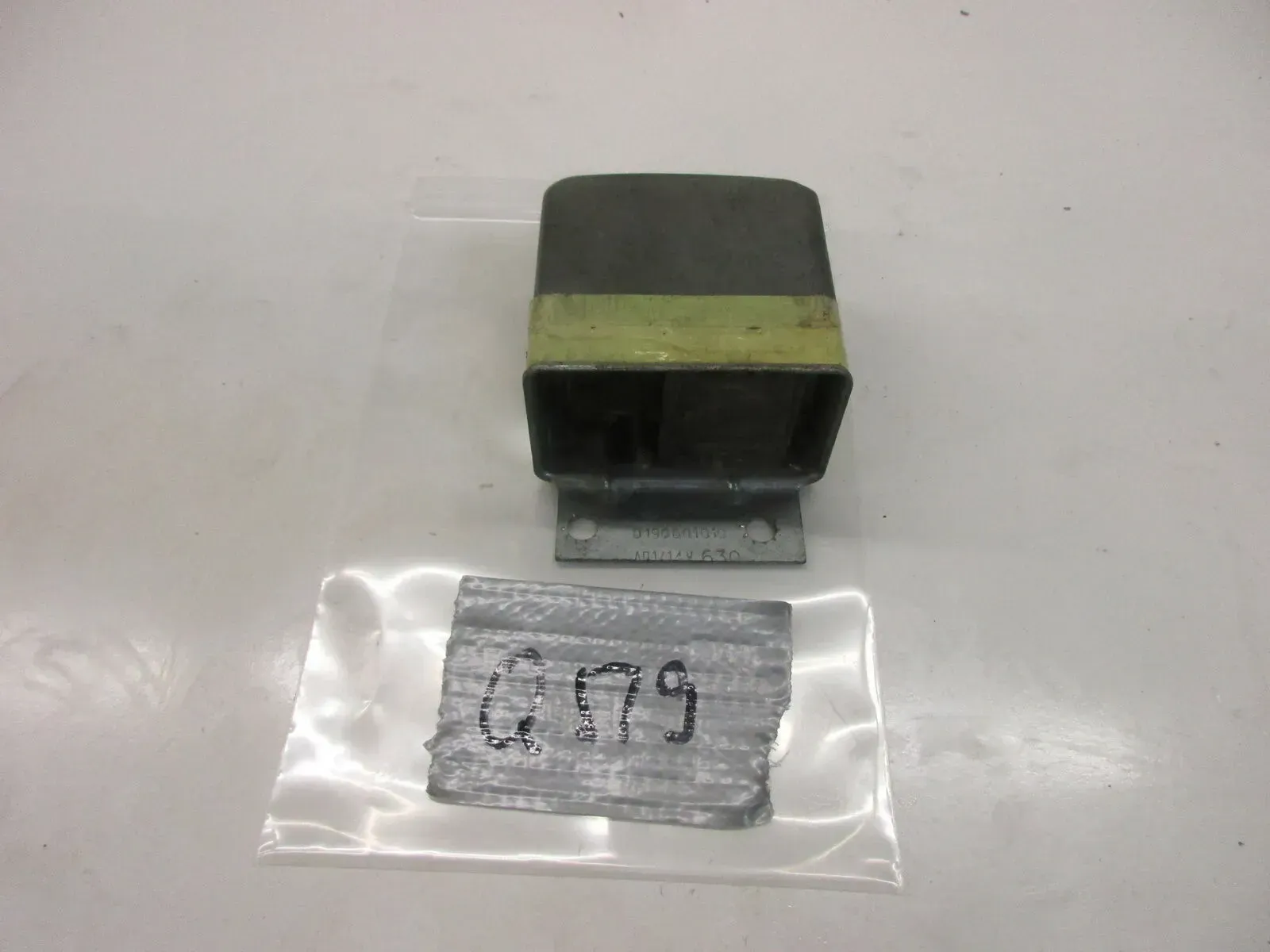 Q519. Mercedes Benz 350 SLC W107 C107 Regler Geber Lichtmaschine Bosch 019060101 - Bild 1