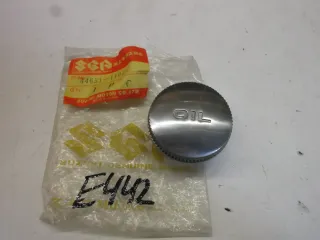 E442. Suzuki GT 500 T 250 Öltank Verschluss 44651-11040 Kappe Deckel Öltank - Bild 1