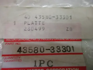 E727. Suzuki GS 550 ES_EF Halteblech Fußraste 43580-33301 Aufnahme Fussraste Halter - Bild 4