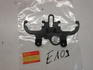 E109. Suzuki GS 400 Instrumentenhalter 34950-44020 Tachohalter Tacho Cockpithalter Halter - Bild 3