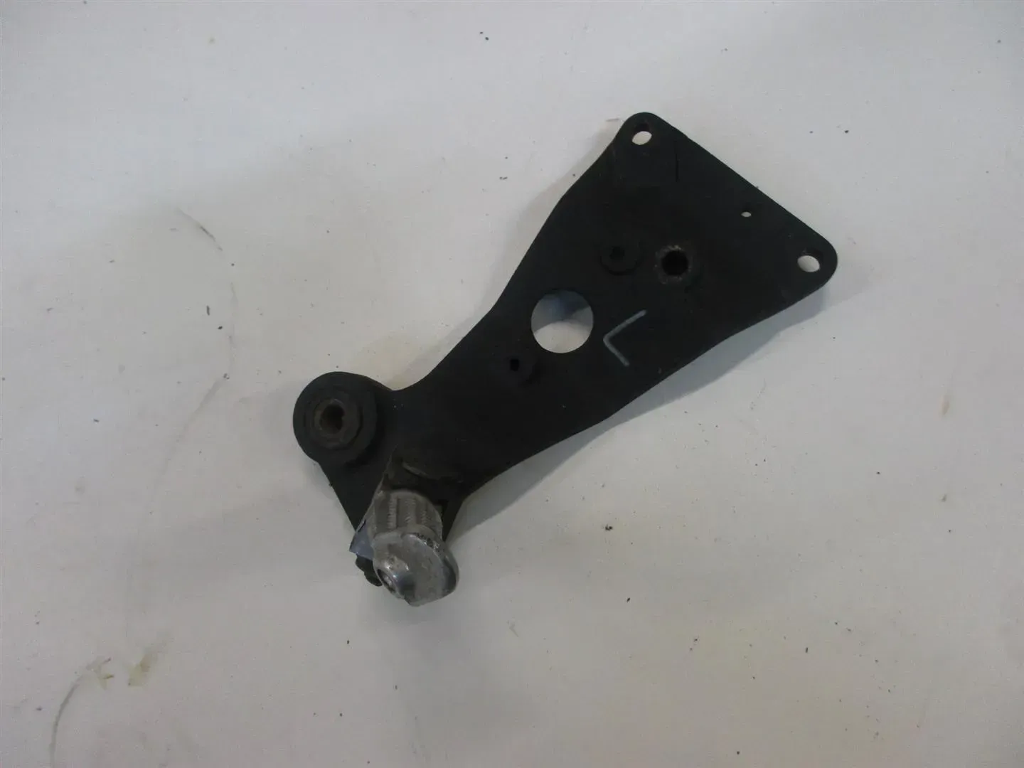 SUZUKI GSX-R 1100 GR77A FUßRASTENBRÜCKE HINTEN LINKS MIT FUSSRASTE HALTER - Bild 1
