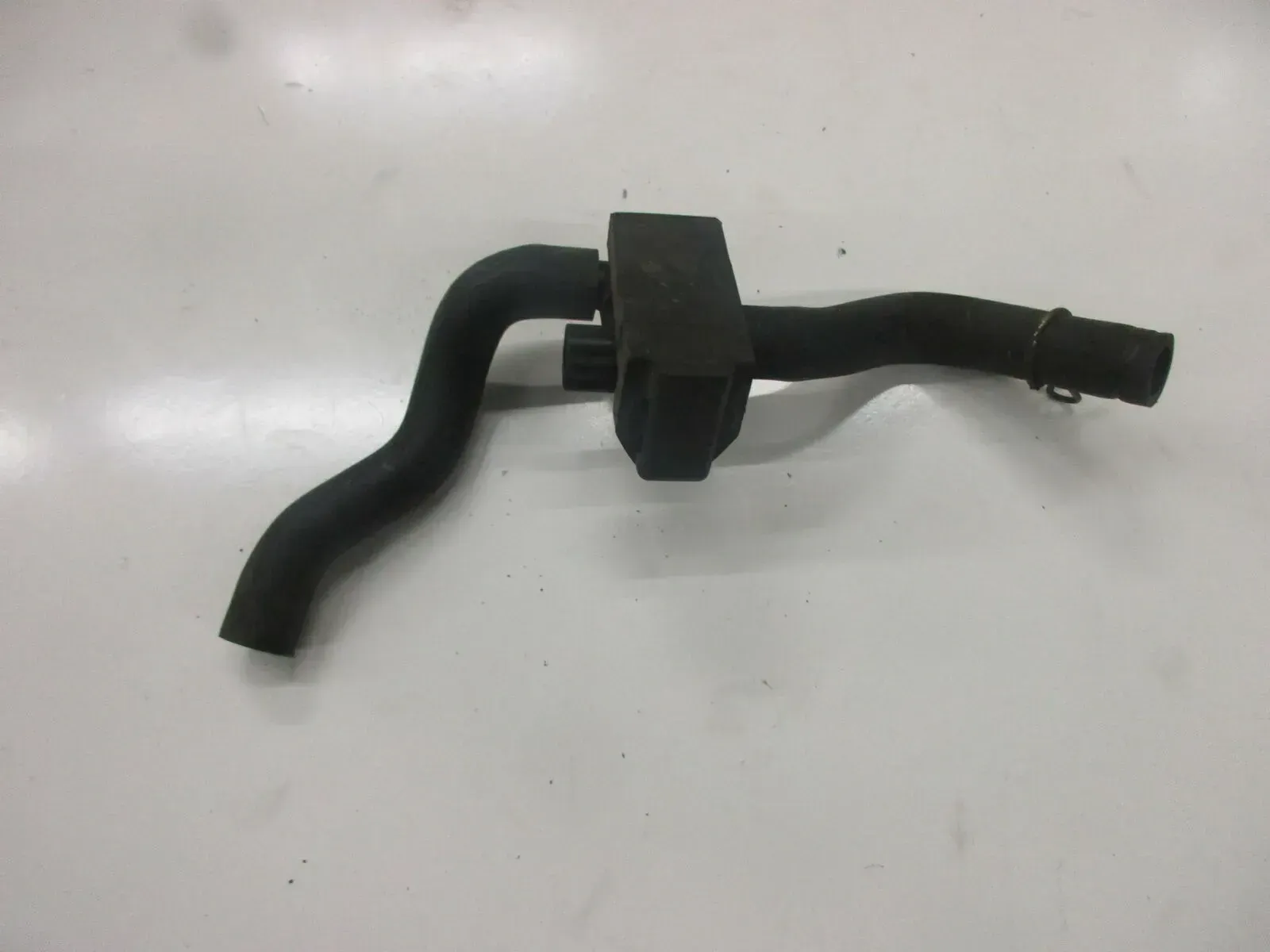Kawasaki ER-6 N ABS ER650A Motorentlüftung Luftventil Sekundärventil Motor - Bild 1