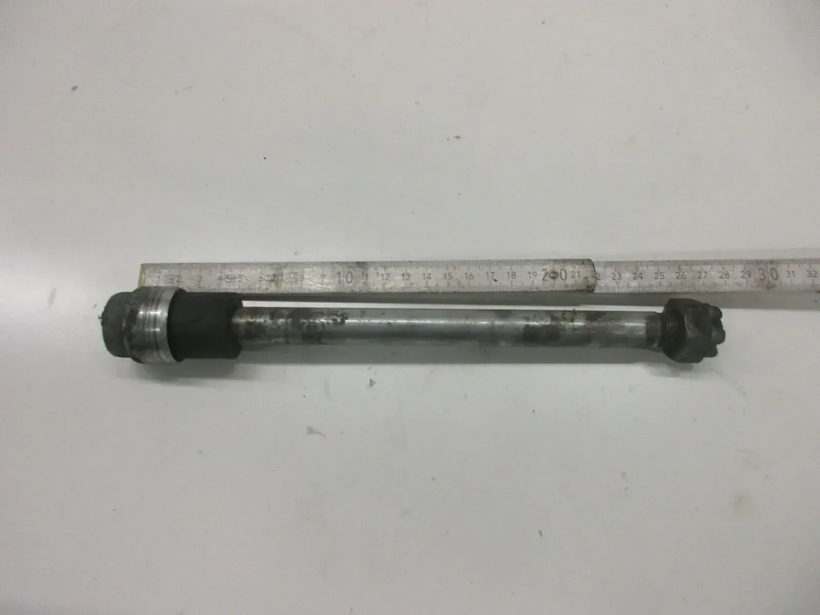 4. Kawasaki GPZ 305 EX305A BD Steckachse hinten 17 mm Achse axle rear - Bild 1