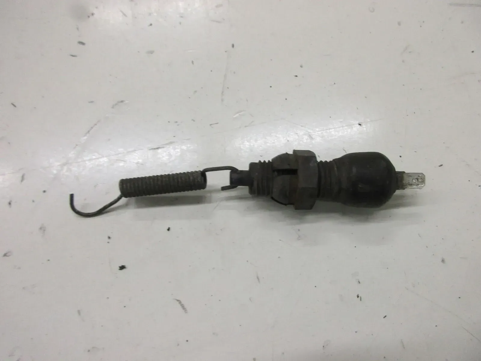 6. Suzuki GS 500 E GM 51 B Bremslichtschalter mit Feder hinten Stoplichtschalter - Bild 1