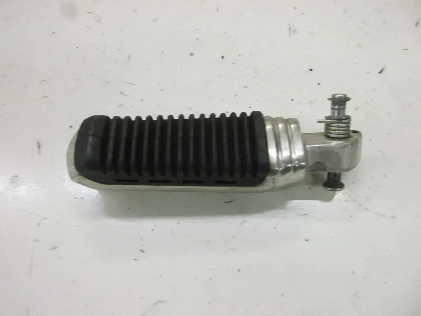 Suzuki GSX 550 ES GN 71 D Fußraste vorne links Fussraste Fahrerraste footrest - Bild 1