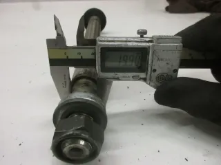 Schwingenachse Achse Yamaha YZF-R6 RJ03 Schraube Bolzen Schwinge bolt axle - Bild 3