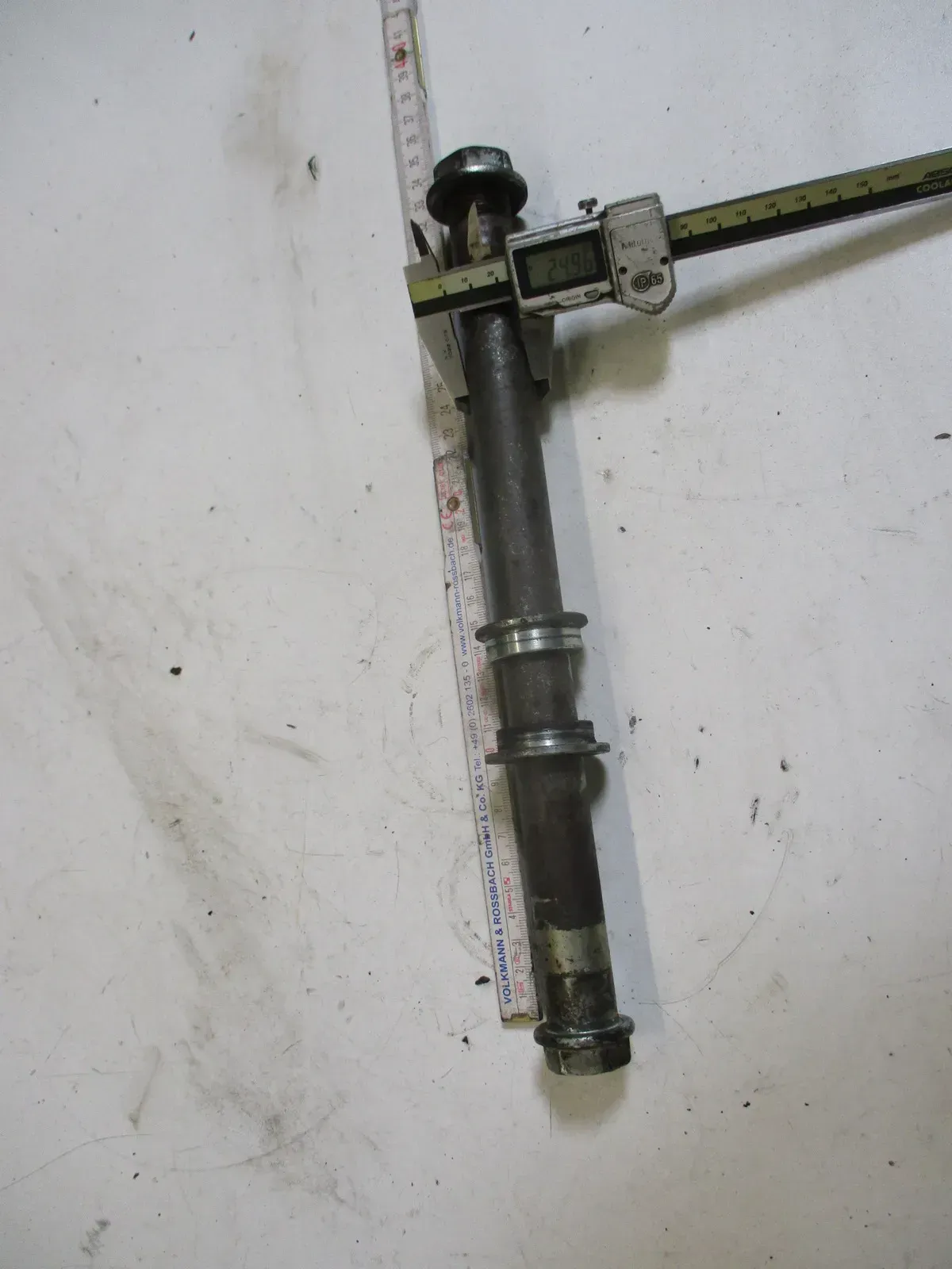 Schwingenachse 25 mm 1. Kawasaki ZX-R 750 J ZX750J ZXR Achse Schwinge axle swing - Bild 1