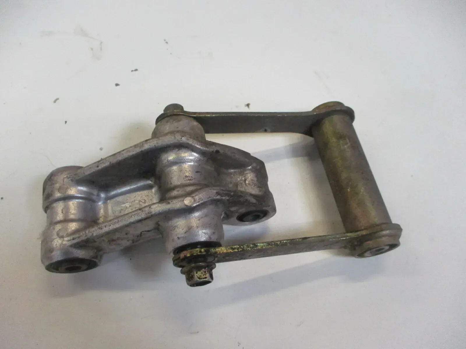 4. HONDA CBR 1000 F SC21 Umlenkung Federbeinumlenkung Stoßdämpfer Lager Buchsen - Bild 1
