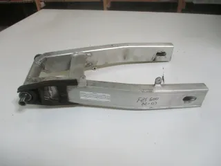 1. YAMAHA FZS 600 FAZER RJ02 Schwinge Hinterradaufhängung Felge hinten (2) - Bild 3