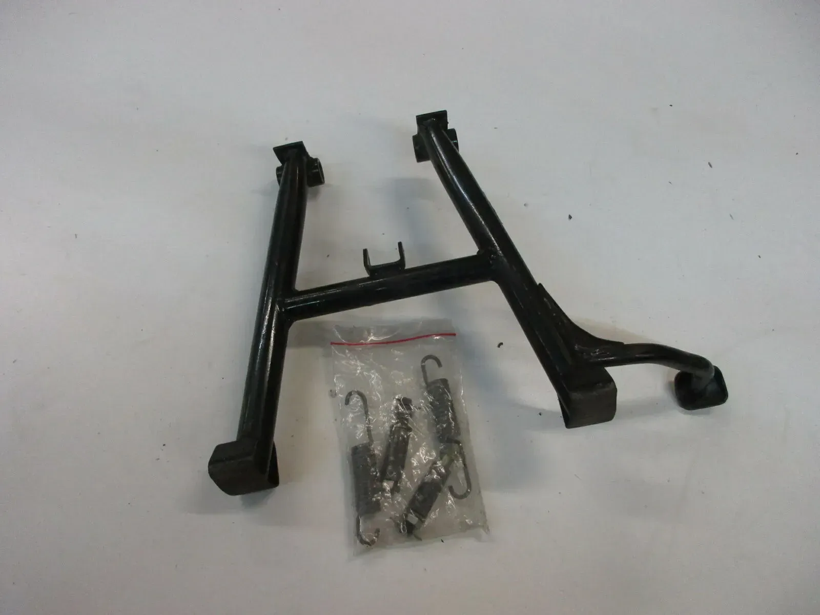 O. Suzuki GSX 400 E GK 53 C Hauptständer mit Bolzen und Feder main stand - Bild 1