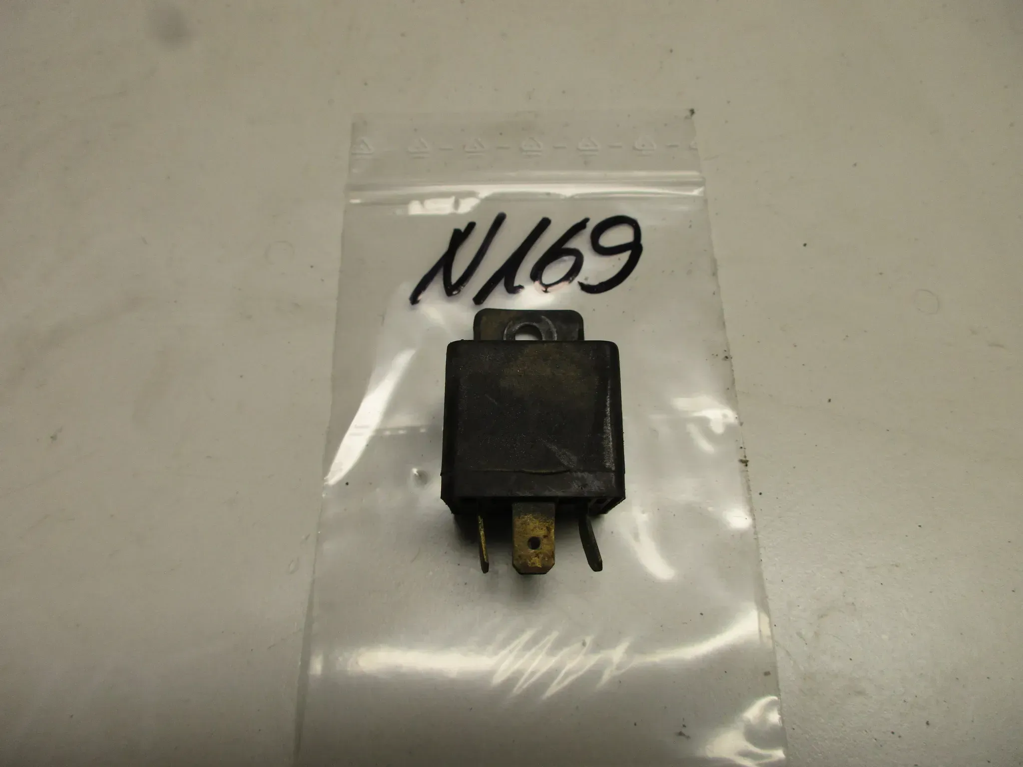 N169 BMW R80 R100 R75 Relais Bosch 0332014150 Betriebsstromrelais 12V - Bild 1