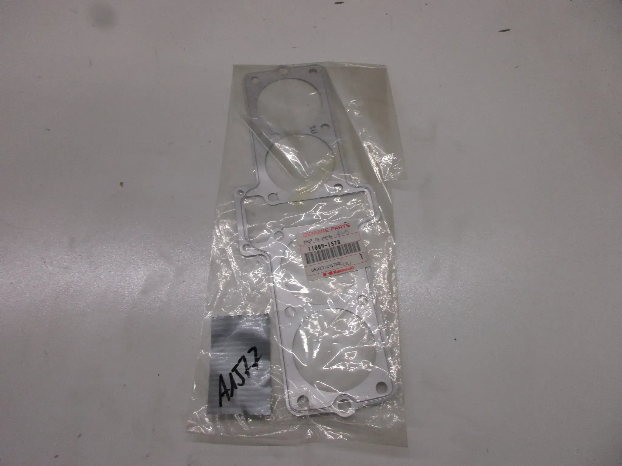 A1577 Kawasaki GPZ 600 R GPX 600 R Zylinderfußdichtung Motor 11009-1578 Original gasket - Bild 1
