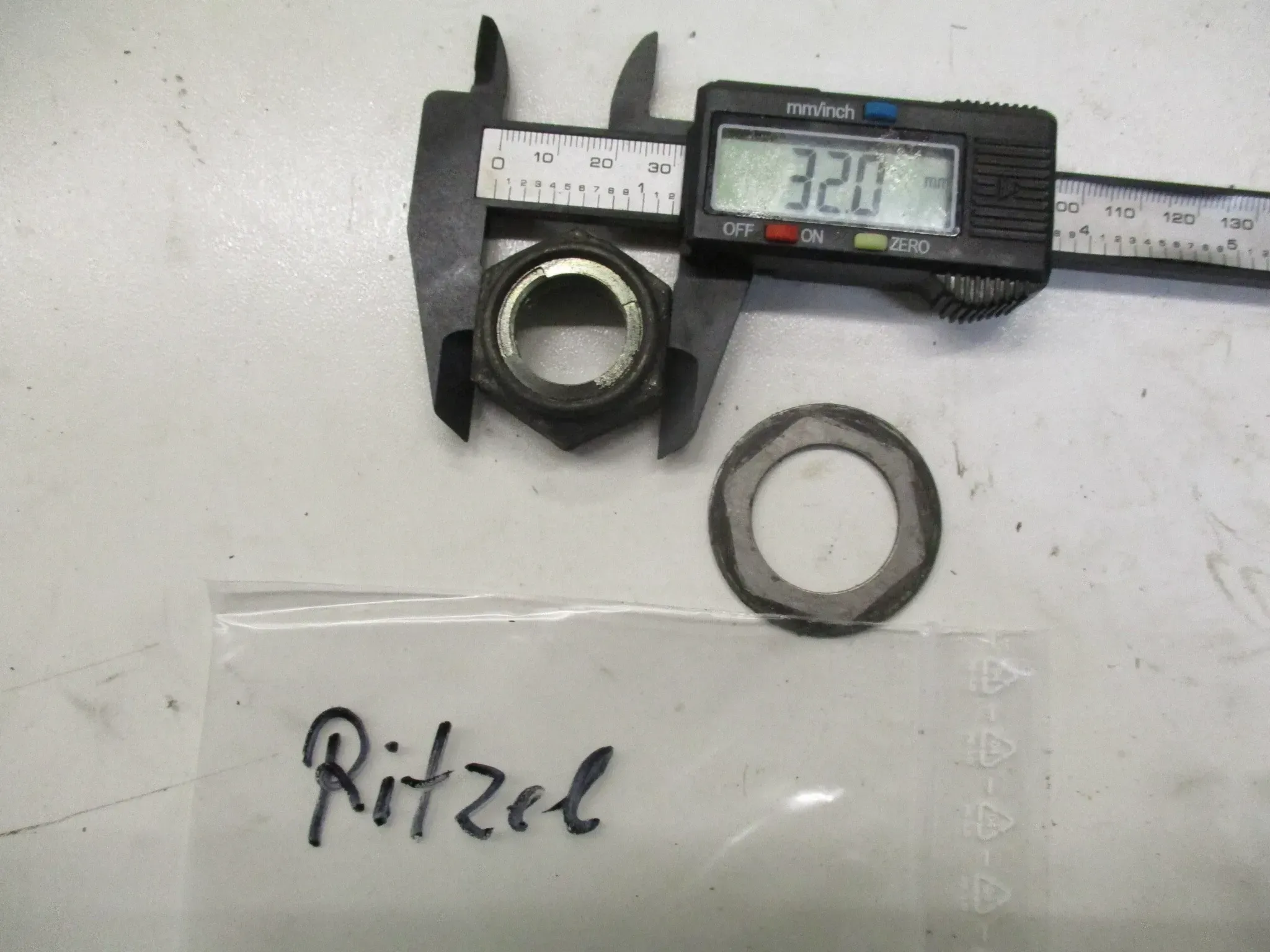 1. Suzuki GSX 750 AE Inazuma Ritzelmutter SW32 Sicherung - Bild 1
