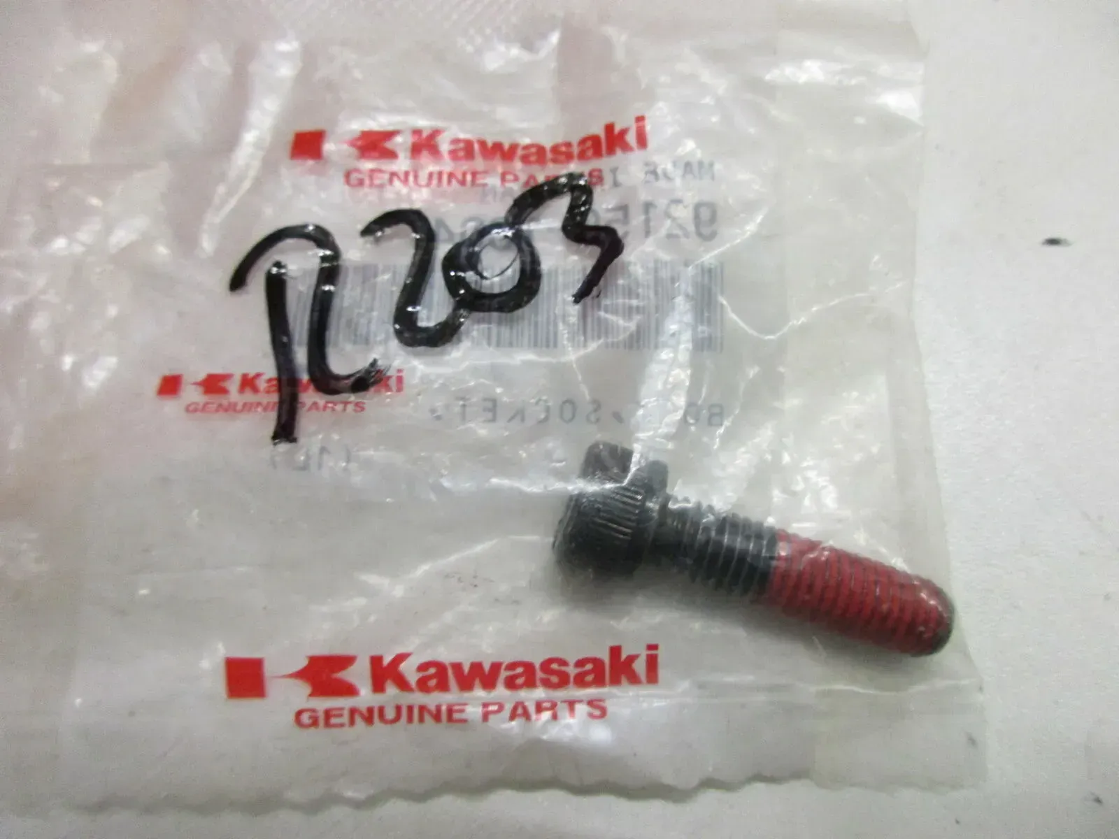 R203. Kawasaki ZX 650_750 Schraube 8x30 mm Lenkerschalter Lenker 92150-1604 - Bild 1