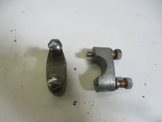 Suzuki TS 250 Lenkerhalter Lenkerklemme Halter Klemmung Lenker Schrauben Bolzen - Bild 1