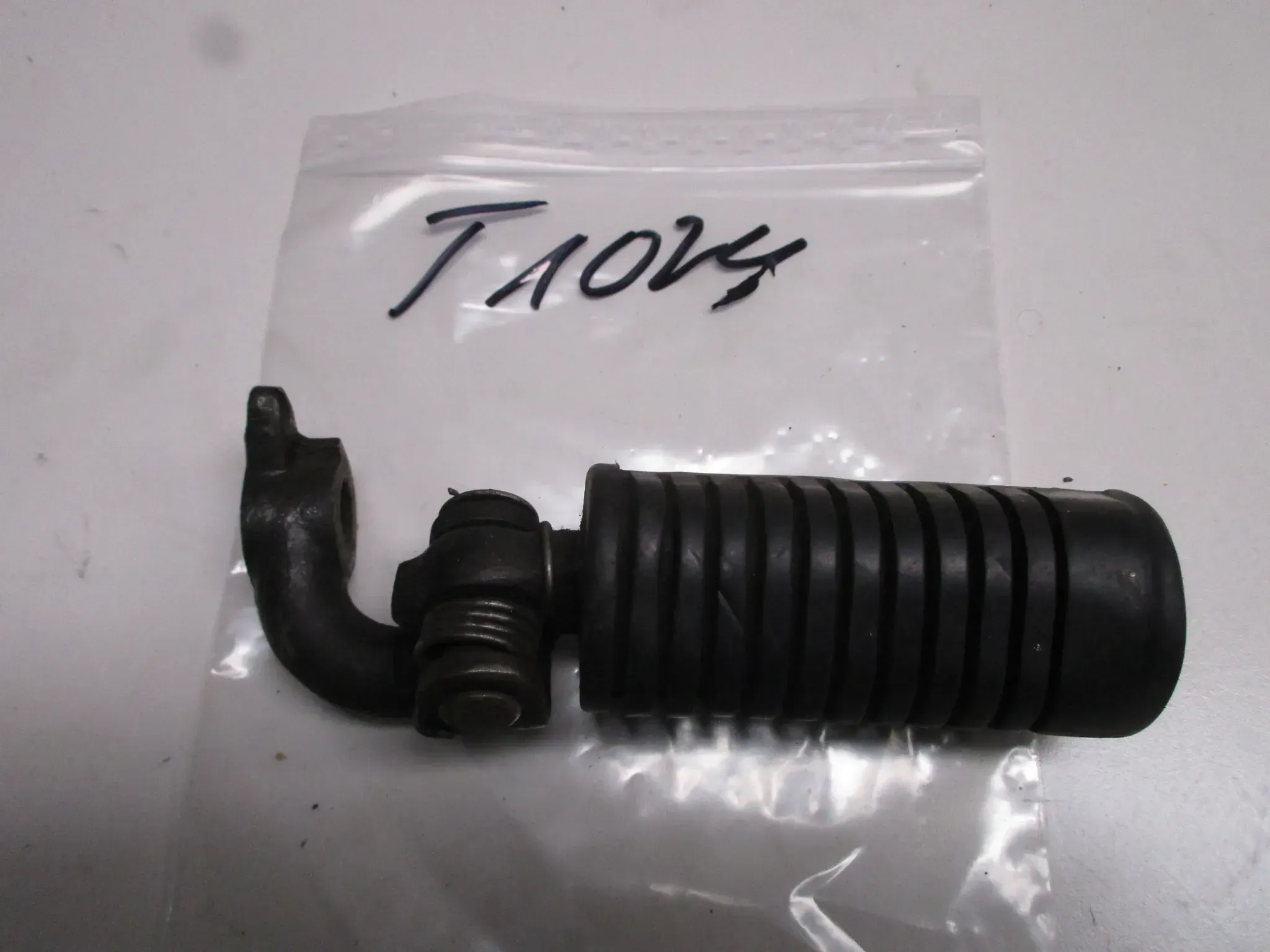 T1024 Honda CB 500_550 K Four Fussraste vorne links Fahrerraste left - Bild 1