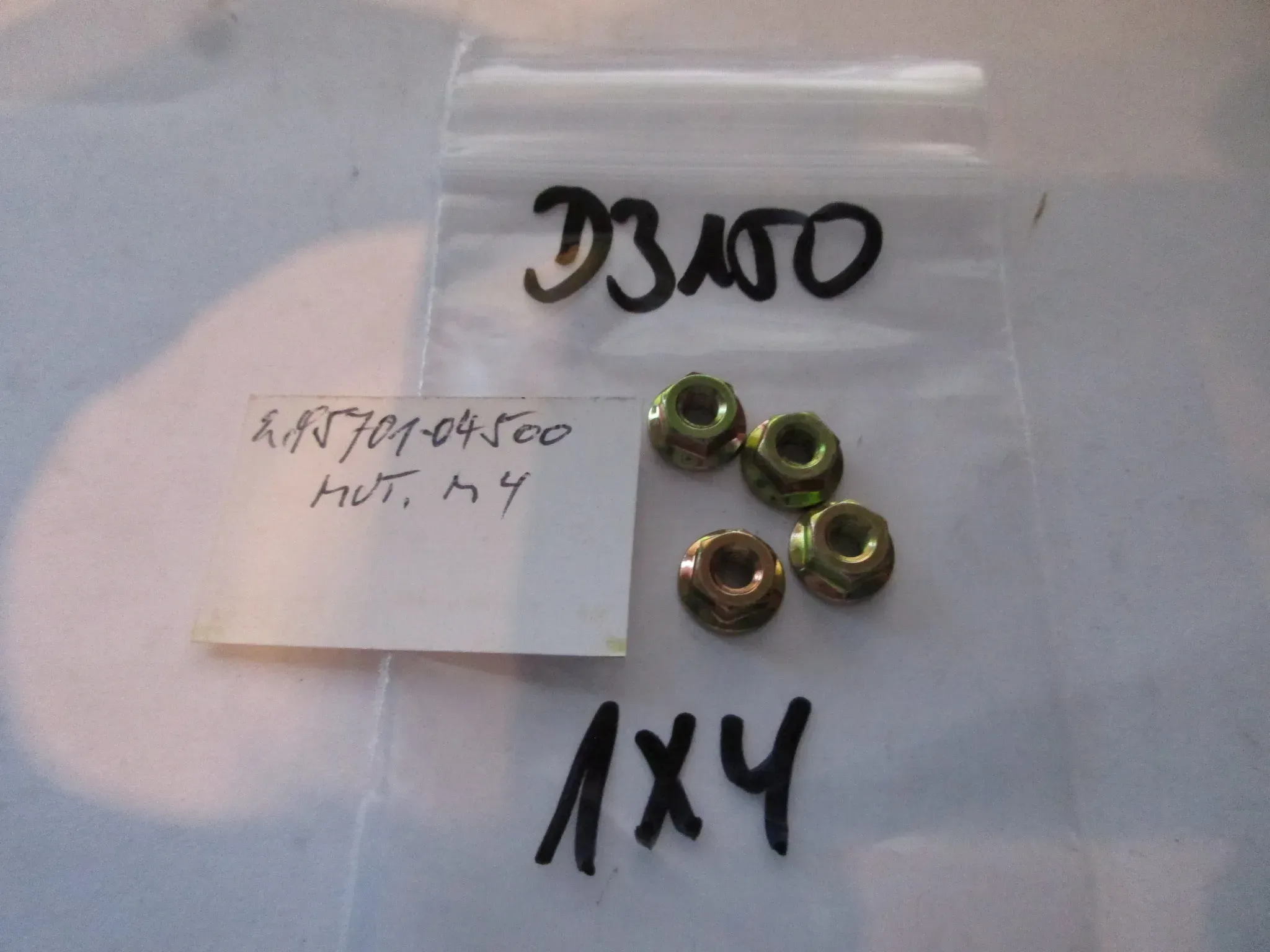 D3150 Yamaha XVZ 1200 Schraube 95701-04500 Nut Muttern Verkleidung - Bild 1