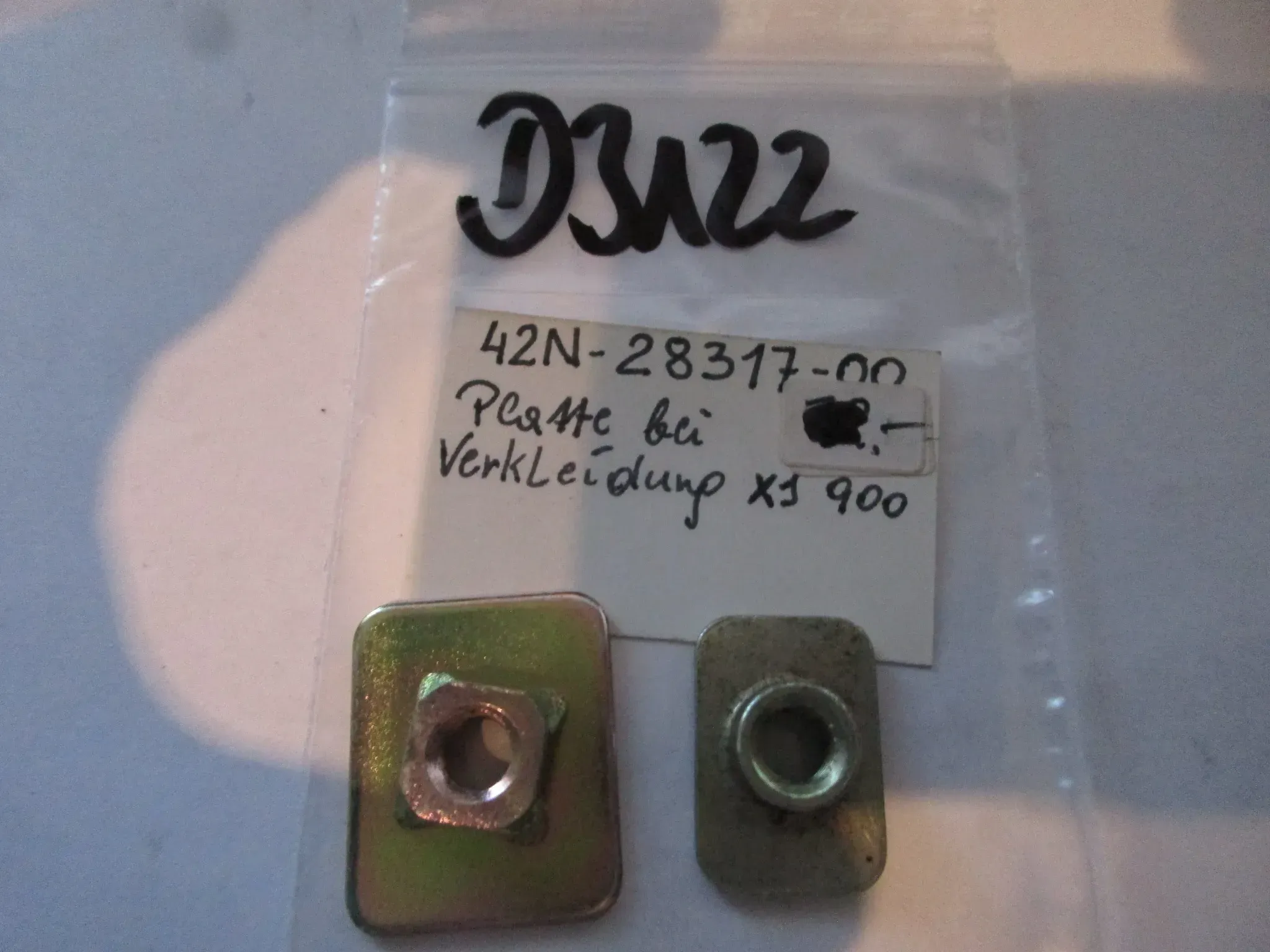 D3122 Yamaha XJ 600_750_900 Mutter Verkleidung 42N-28317-00 Rahmen Schraube - Bild 1