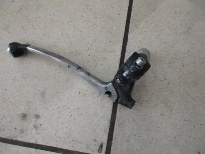 1. SUZUKI GS 550 E KUPPLUNGSHEBELHALTER MIT KUPPLUNGSHEBEL ARMATUR LENKER CLUTCH - Bild 1