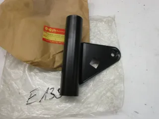 E135. Suzuki GS 450 Scheinwerferhalter Lampenhalter 51540-44100-291 links Träger - Bild 2