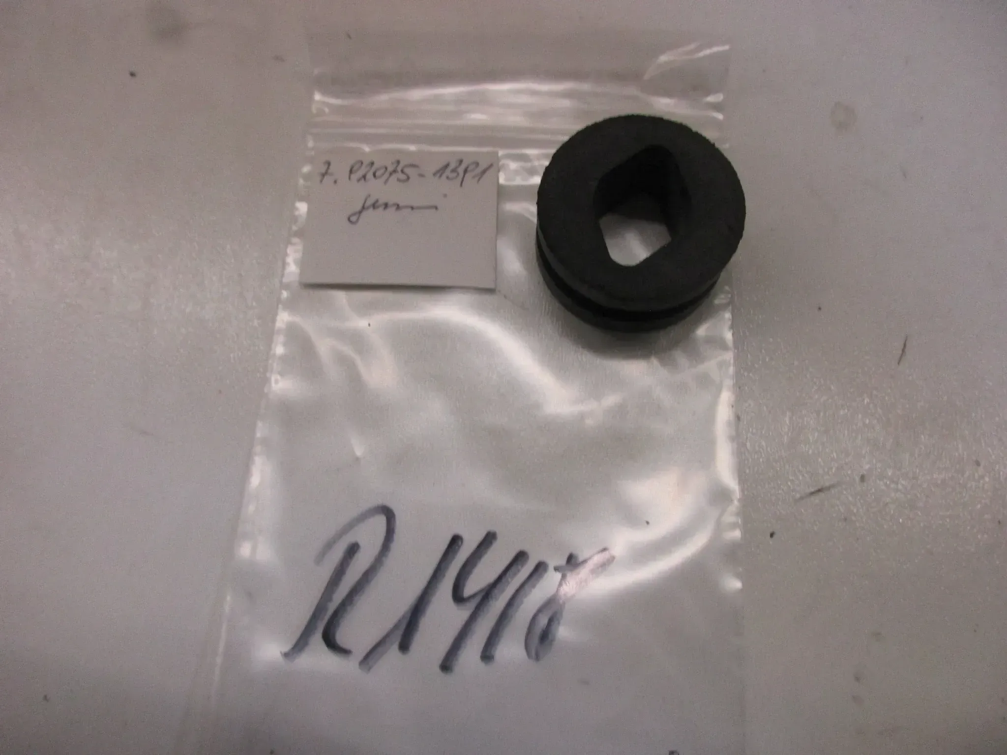 R1418 Kawasaki GPZ 305 GT 550 Blinkerdichtung 92075-1391 vorne seal rubber - Bild 1