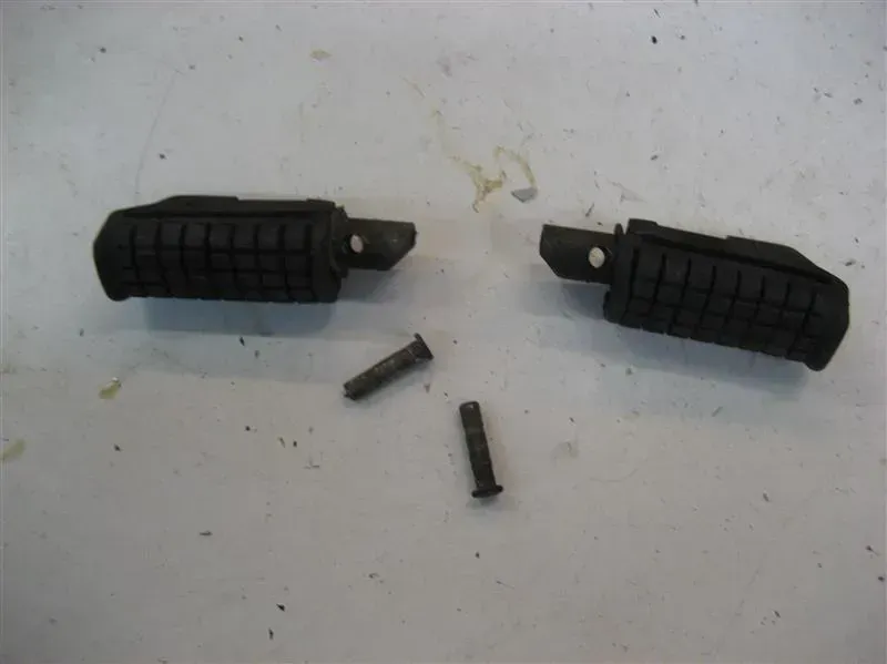 1. GILERA EAGLET 50 TYP 503 FUßRASTE HINTEN RECHTS LINKS MIT BOLZEN - Bild 1
