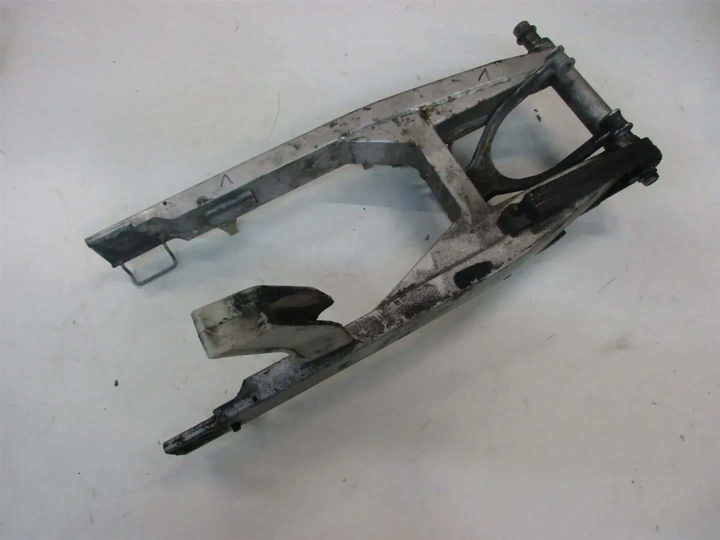 SUZUKI DR 650 RSE SP43B SCHWINGE (1) HINTERRADAUFHÄNGUNG RAHMEN FEDERBEIN SWING - Bild 1