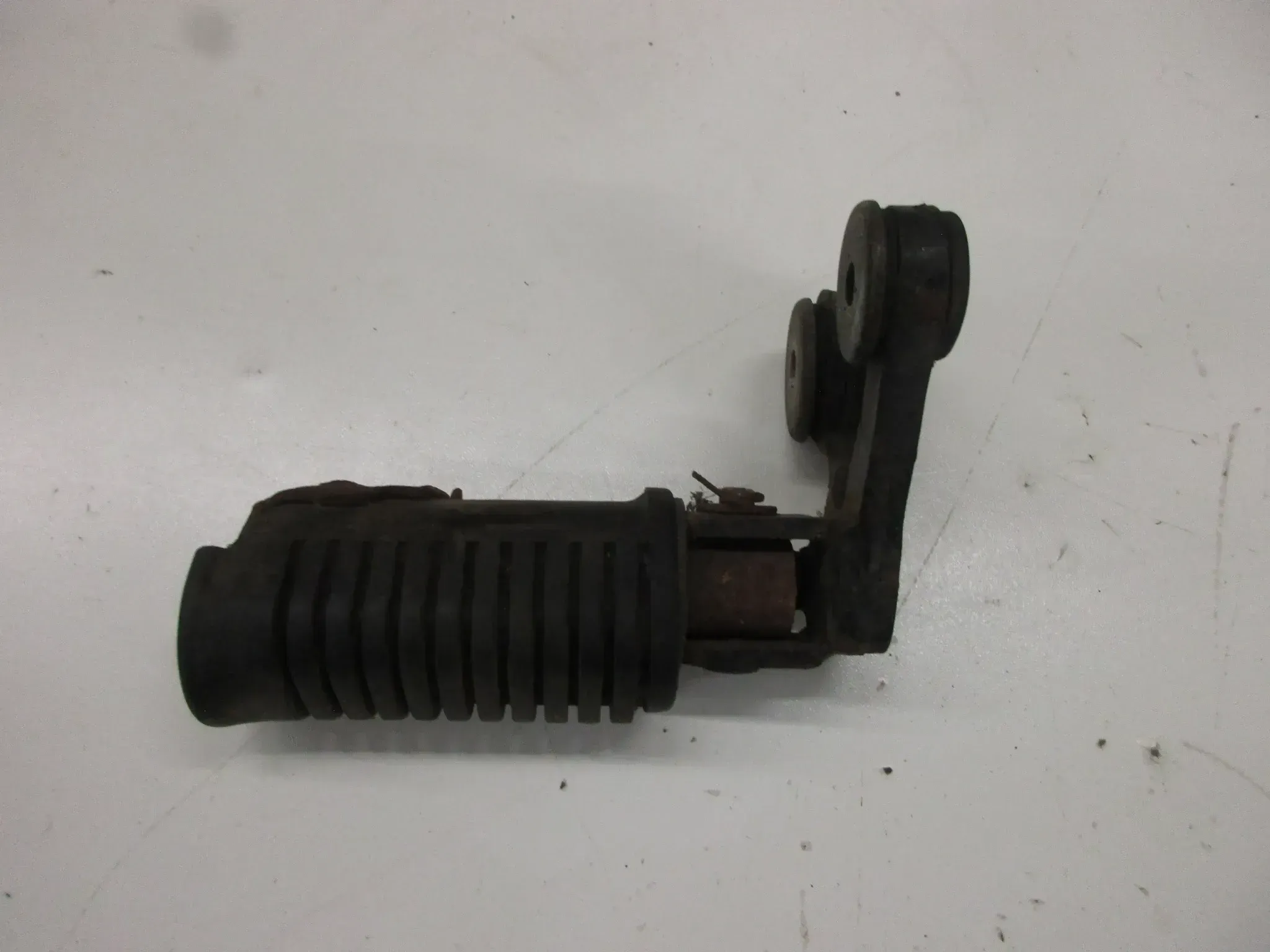 H1. Honda FT 500 PC07 Fußraste Fussraste vorne rechts Fußrastenhalter footrest - Bild 1