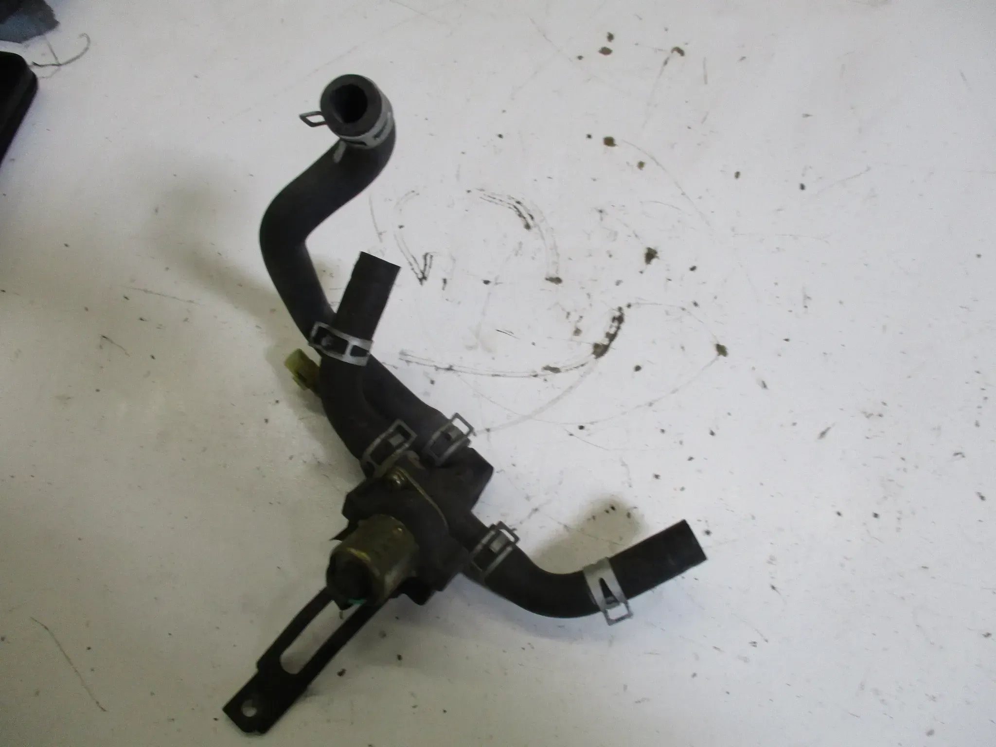 1. Yamaha YZF-R6 RJ09_095 Sekundärluftventil Luftventil Motorentlüftung Ventil - Bild 1
