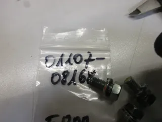 E1300 Suzuki GS 550 E Schrauben Rahmen Verkleidung 01107-08168 M8 mm bolt - Bild 5